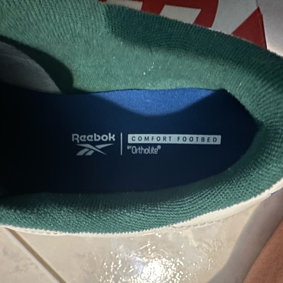 reebok comfort shoe, brand new with replacement box - Picture 6 of 6